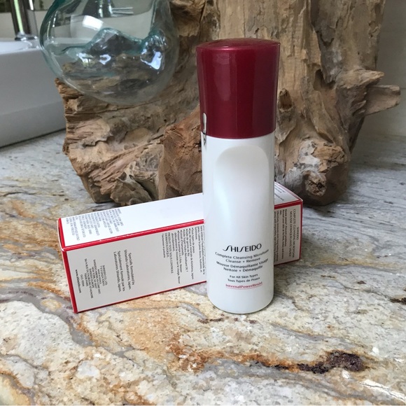 Shiseido: Complete Cleansing Microfoam - Picture 2 of 4